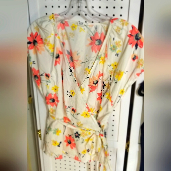 Gap floral wrap top - Picture 1 of 2